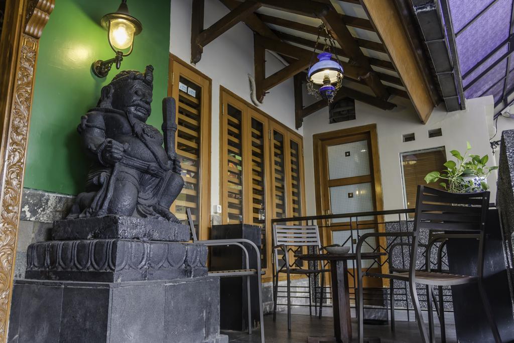 Dhanesvara Holistic Unique Homestay Wonotjolo Buitenkant foto